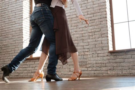 what to wear to ballroom dance class and why should we choose black leather boots for the occasion?